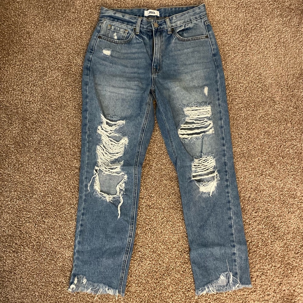 Selling these light blue ripped mom jeans I bought at a beach boutique!